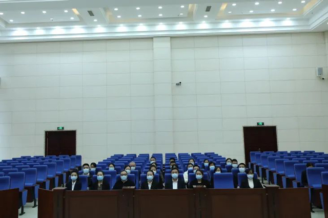 【忠诚铸魂 铁纪担当】龙马潭区法院举行2022年新任人民陪审员颁证暨就职宣誓仪式