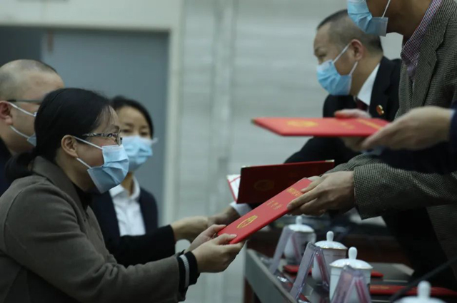 【忠诚铸魂 铁纪担当】龙马潭区法院举行2022年新任人民陪审员颁证暨就职宣誓仪式(图8) 9-1.jpg