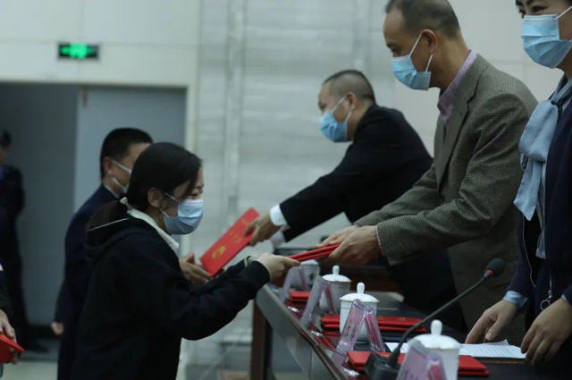 【忠诚铸魂 铁纪担当】龙马潭区法院举行2022年新任人民陪审员颁证暨就职宣誓仪式(图7) 8-1.jpg