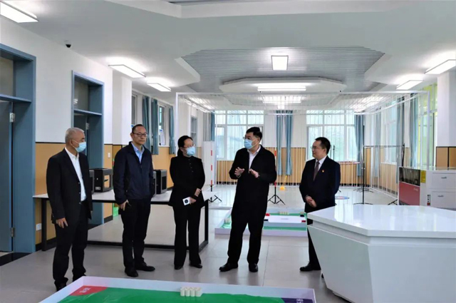 崔昌宏率队调研泸州市学校教育教学管理和“双减”工作