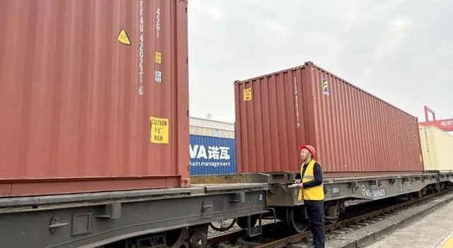 泸州至谢利亚季诺中欧班列成功首发!(图2) 车2.jpg