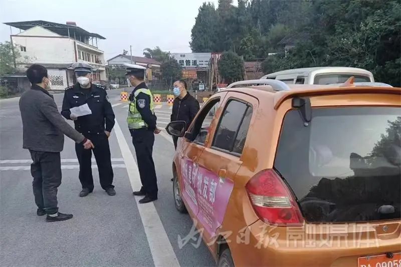 15分钟内依法挡获3辆“老年代步车”！内江交警严正提醒：不得上路