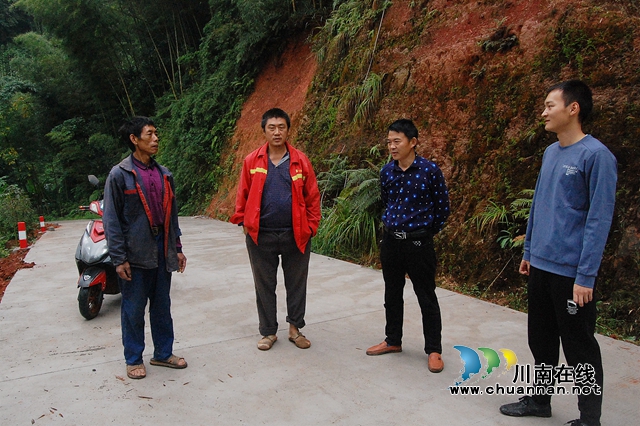 纳溪：老兵支书易祖彬修路兴业富乡亲