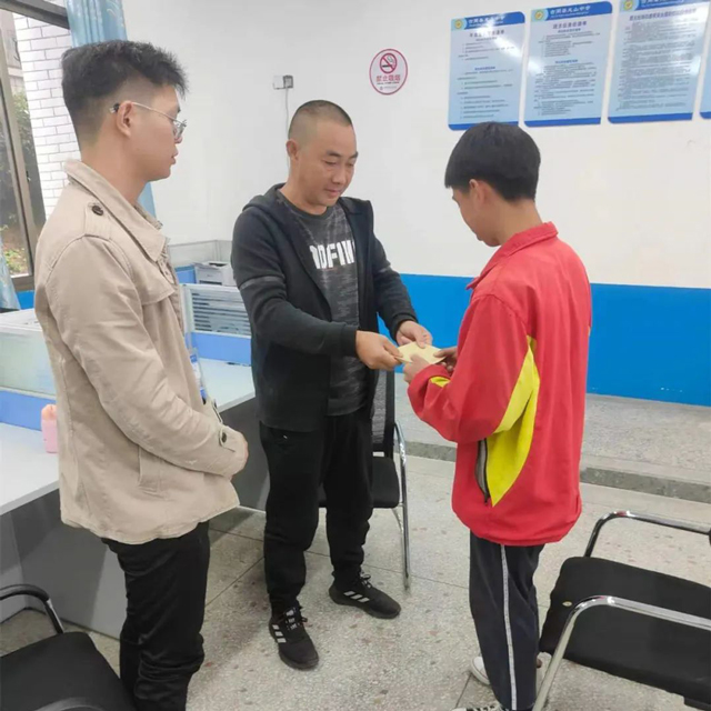 传承爱心,守望成长——古蔺龙山姐妹花怀揣感恩将爱传递(图2) 1-2.jpg