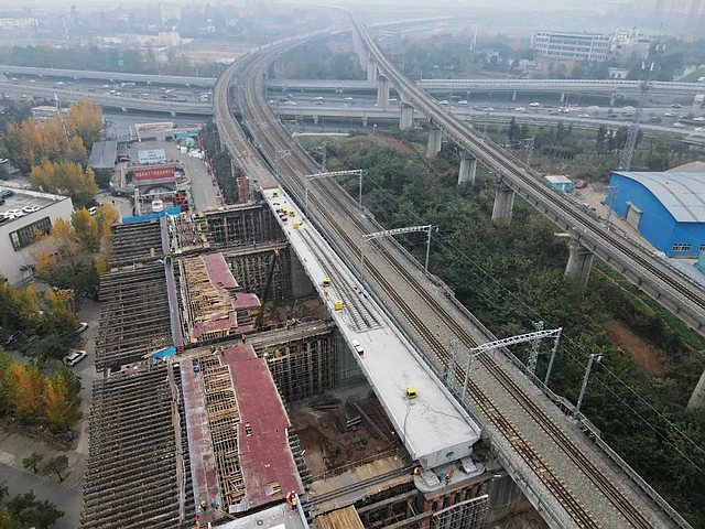 最新！成自宜高铁与成都南站顺利衔接