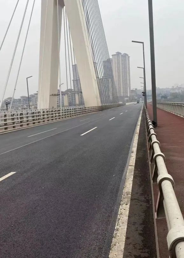 泸州沱六桥维修作业全面完成，现已恢复通行