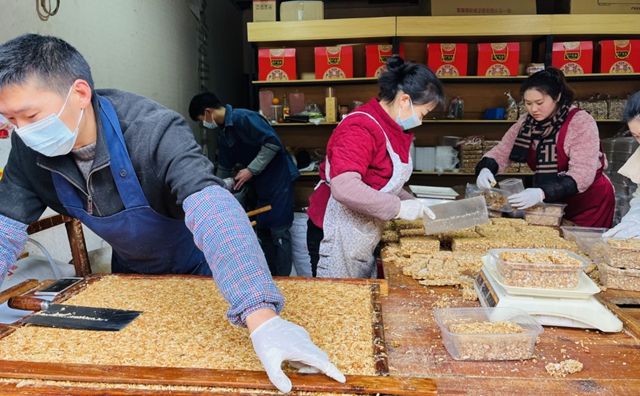 香香甜甜过新年！合江手工苕丝糖好馋人！