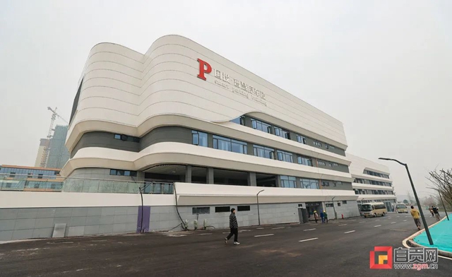 自贡：开车看灯会方便啦！智慧停车楼2800个车位即将投用