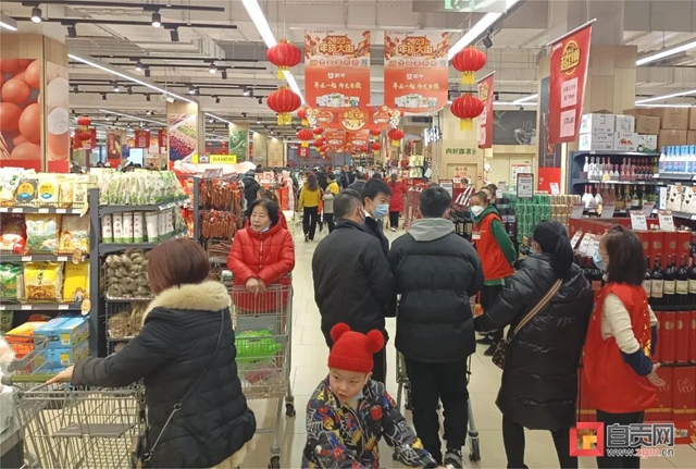 自贡：春节将至 年货市场购销两旺