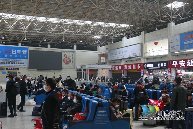候车大厅.JPG