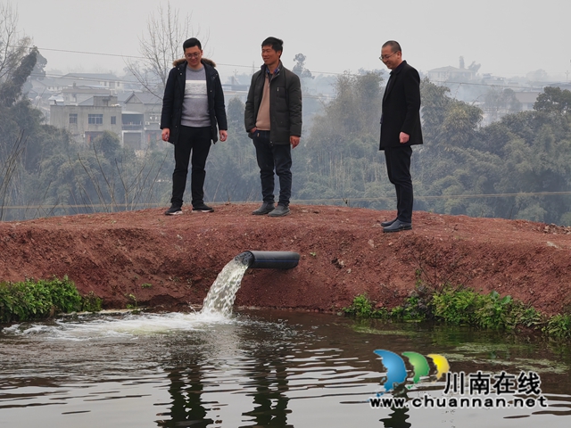 提水灌溉农田（曾佐然摄）.jpg