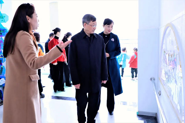 省教育厅厅长余孝其调研泸州教育工作