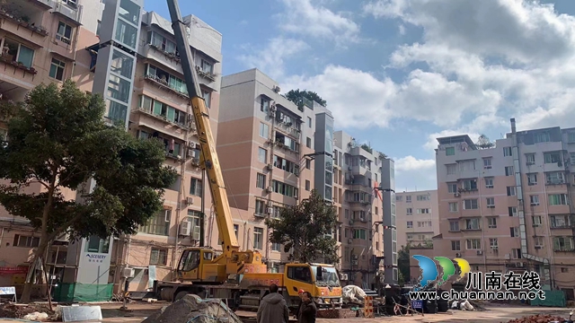 打好“三大战役”!古蔺县做强“南翼”发展核心支撑(图3) 老旧小区电梯改造 (1).jpg