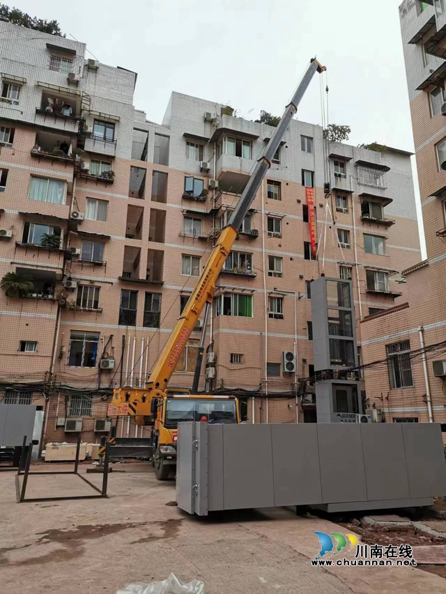 打好“三大战役”!古蔺县做强“南翼”发展核心支撑(图4) 老旧小区电梯改造 (2).jpg