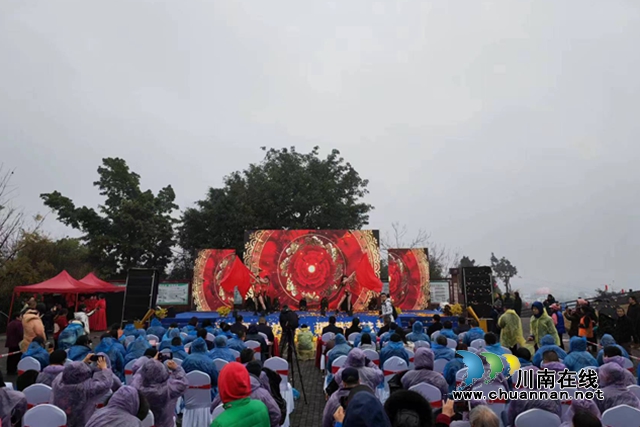 拥抱春天邂逅花海,到泸县谭坝来“嗨”一下!(图2) 开幕式文艺表演(曾佐然摄).jpg