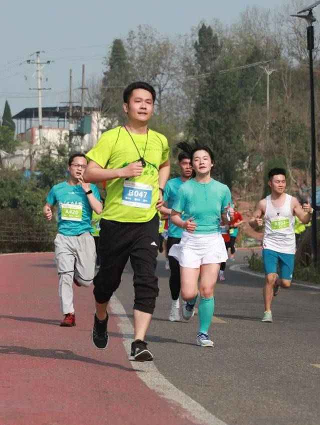 鸣枪开跑!龙马潭松滩湖环湖马拉松燃爆这个春天!(图13) 13.jpg