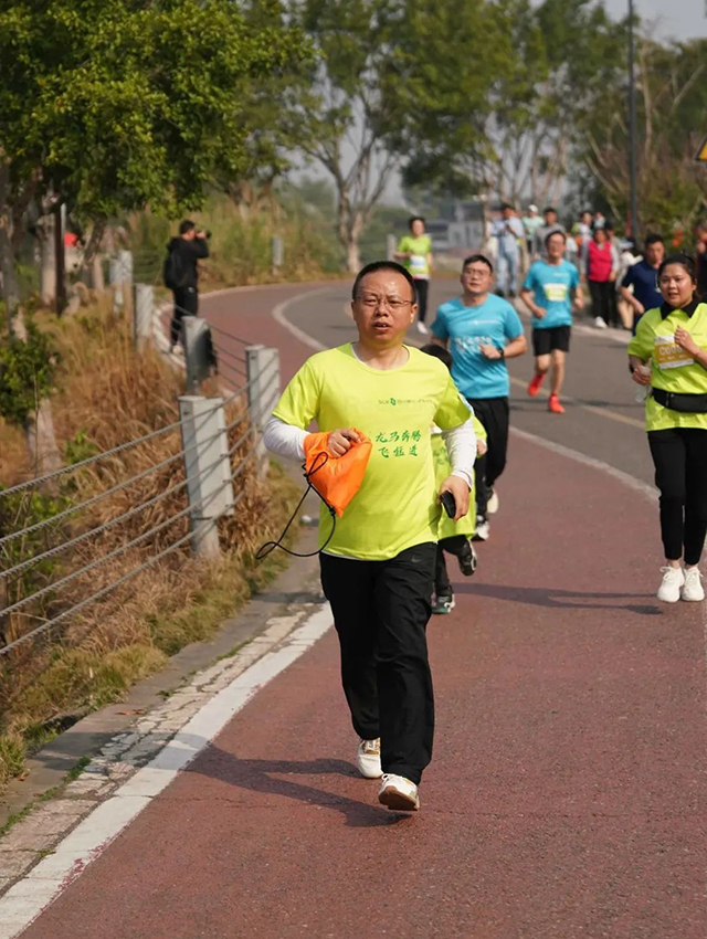 鸣枪开跑!龙马潭松滩湖环湖马拉松燃爆这个春天!(图5) 5.jpg