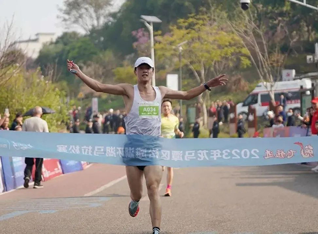 鸣枪开跑!龙马潭松滩湖环湖马拉松燃爆这个春天!(图25) 25.jpg