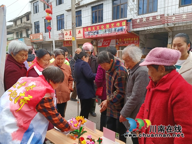 义卖手工物品.jpg
