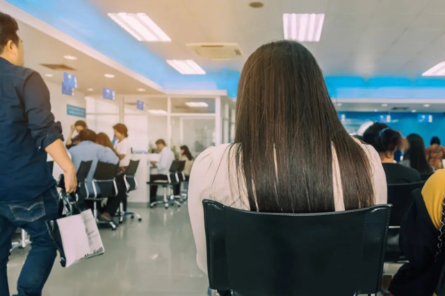 “我有一皮箱美元”！女子与“维和部队军官”网恋，内江警方揭开真相