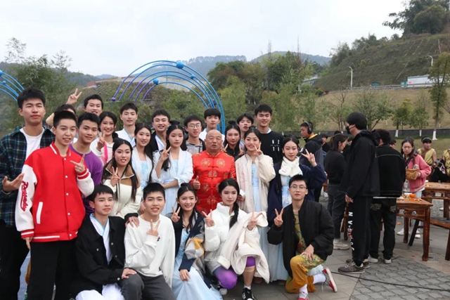 美翻了,这个学校的学生即将亮相央视,让我们先睹为快!(图13) 13.jpg