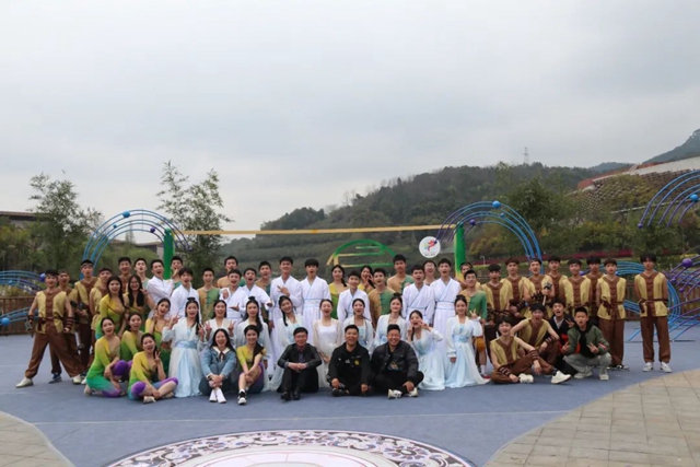 美翻了,这个学校的学生即将亮相央视,让我们先睹为快!(图14) 14.jpg