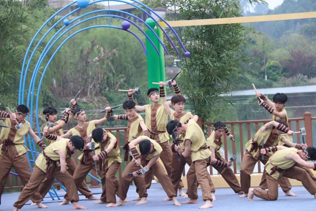 美翻了,这个学校的学生即将亮相央视,让我们先睹为快!(图1) 1.jpg