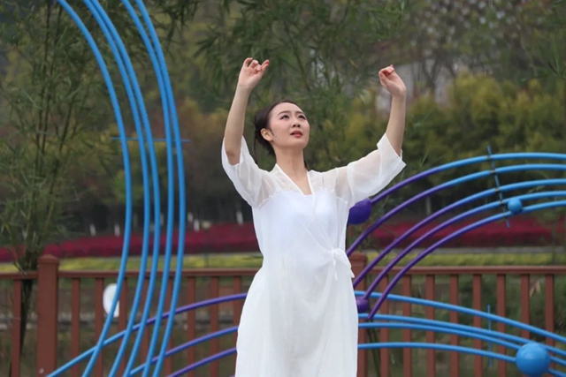 美翻了,这个学校的学生即将亮相央视,让我们先睹为快!(图7) 7.jpg