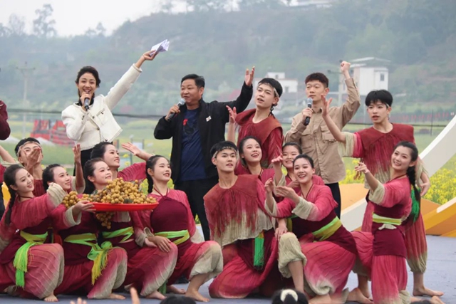 美翻了,这个学校的学生即将亮相央视,让我们先睹为快!(图9) 9.jpg