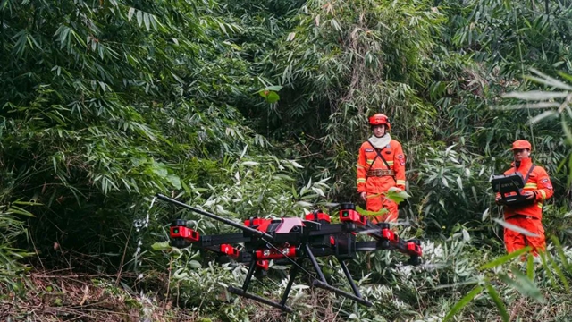 锤炼“以水灭火”实战能力 泸州市2023年森林火灾实战演练开练(图6) 6.jpg