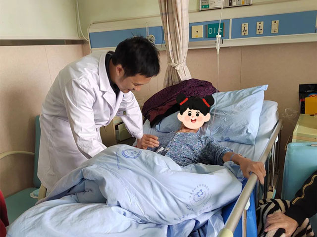 罕见巨瘤“霸占”腹腔 ，6小时手术成功“拆弹”