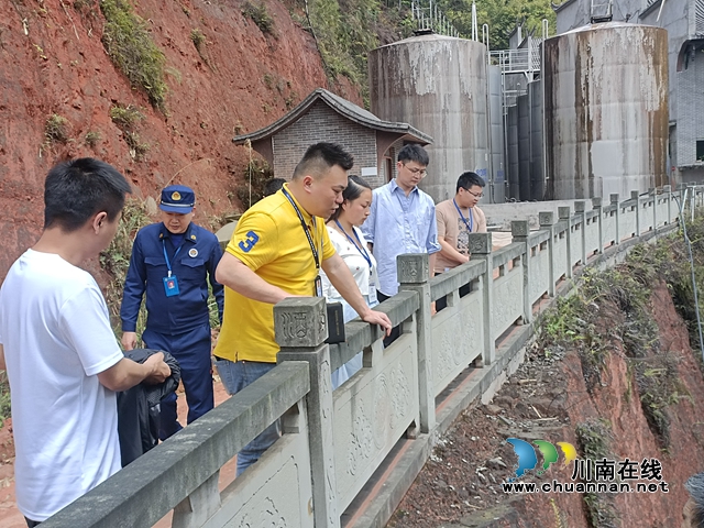 县应急、经商、消防队、市场监管联合检查生产企业安全工作5.jpg