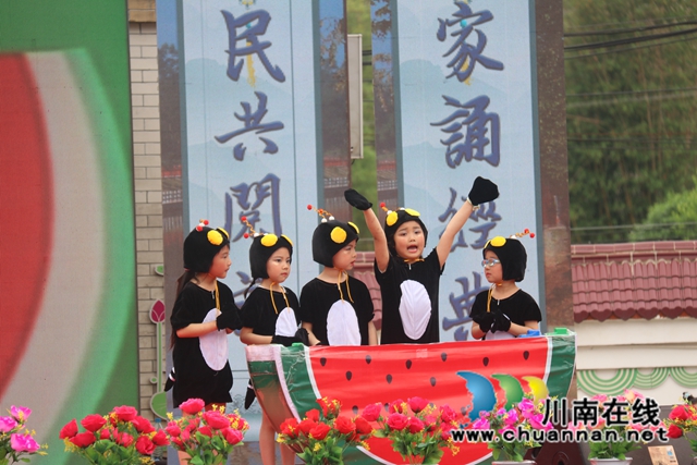 蚂蚁和西瓜百和幼儿园.JPG