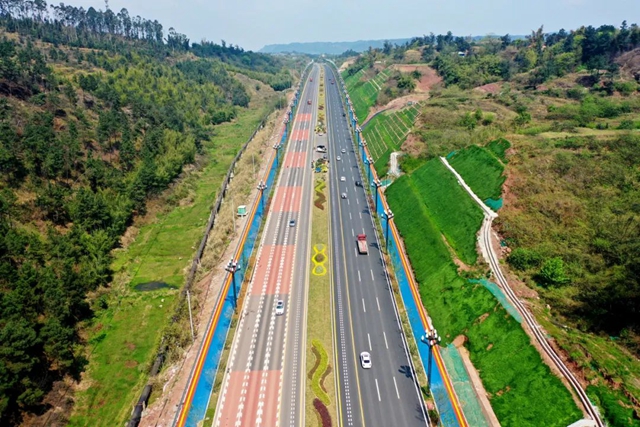 双向8车道!宜宾“最美沿江公路”正式通车(图6) 6.jpg