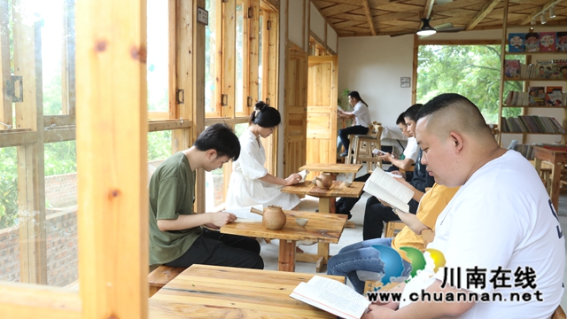 林间书屋内部.JPG