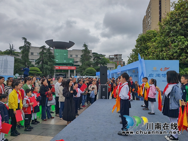 快板表演（曾佐然摄）.jpg