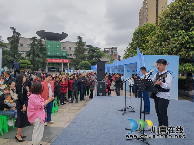 乐器表演（曾佐然摄）.jpg