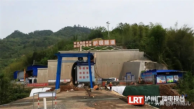 隆1.jpg