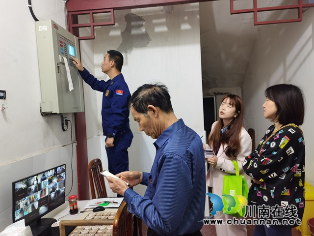 检查消防设备设施.jpg