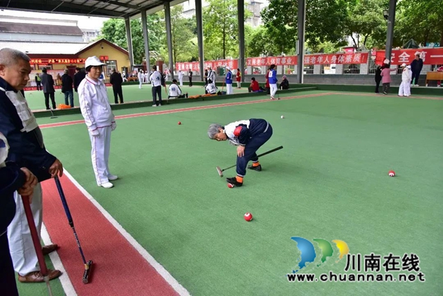 贴脚击球1.jpg