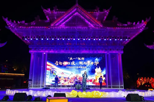 燃炸全场!彩灯大世界“跨次元国潮狂欢夜”嗨翻了(图4) 4.jpg