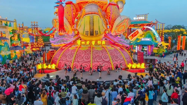 燃炸全场!彩灯大世界“跨次元国潮狂欢夜”嗨翻了(图7) 7.jpg