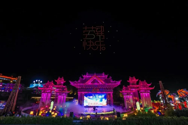 燃炸全场!彩灯大世界“跨次元国潮狂欢夜”嗨翻了(图8) 8.jpg