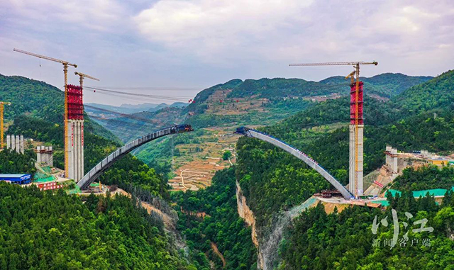 跨径335米丨最新航拍带你看泸州这座“世界第一悬浇拱桥”有多壮观(图2) 2.jpg