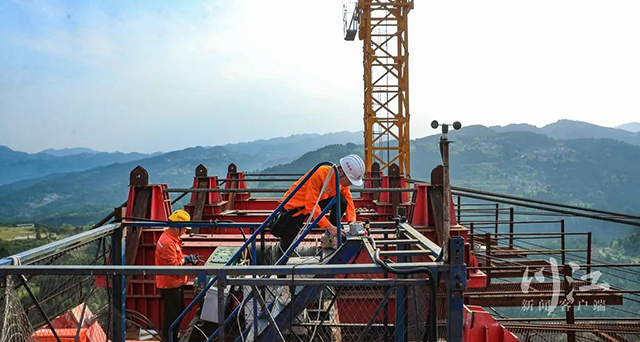 跨径335米丨最新航拍带你看泸州这座“世界第一悬浇拱桥”有多壮观(图5) 5.jpg
