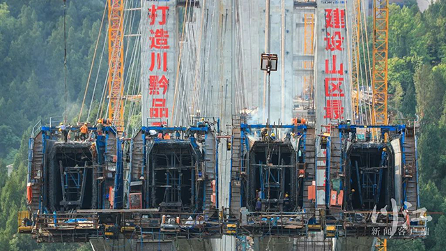 跨径335米丨最新航拍带你看泸州这座“世界第一悬浇拱桥”有多壮观(图6) 6.jpg