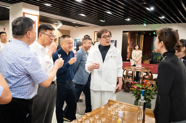 国际巨星成龙丨“五一”空降酒城泸州(图13) 13.jpg