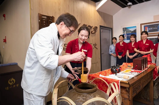 国际巨星成龙丨“五一”空降酒城泸州(图14) 14.jpg