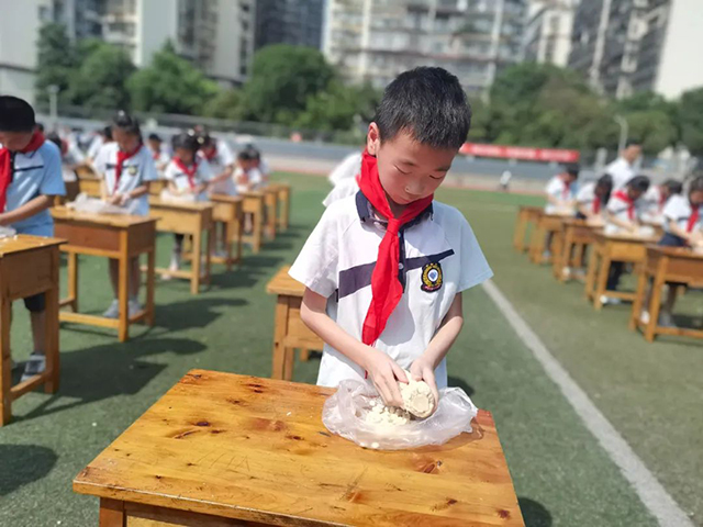 哇!这些孩子可说是“十八般武艺样样精通”(图21) 22.jpg