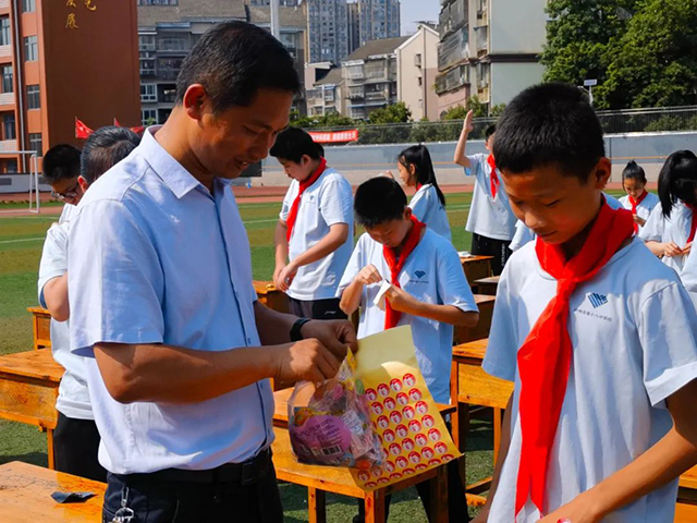 哇!这些孩子可说是“十八般武艺样样精通”(图51) 52.jpg